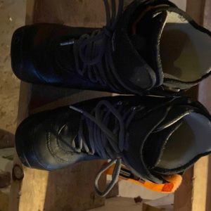 Barely used burton snowboard boots size US 7